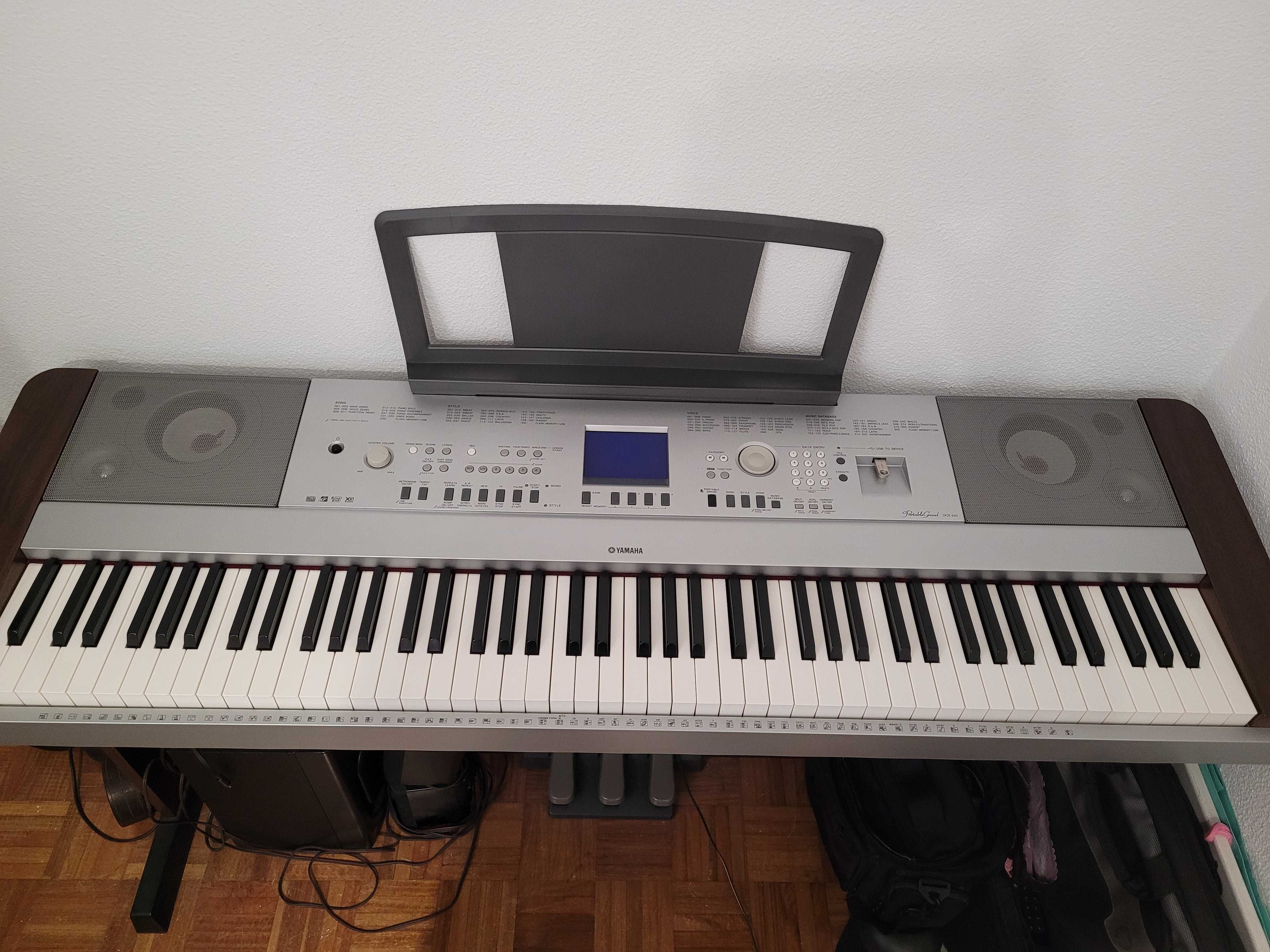 Piano Digital Yamaha DGX-640