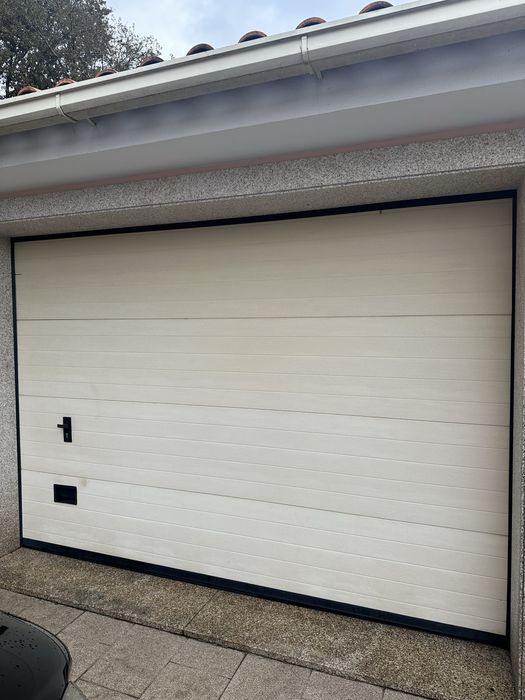 Vendo portão de garagem seccionado
