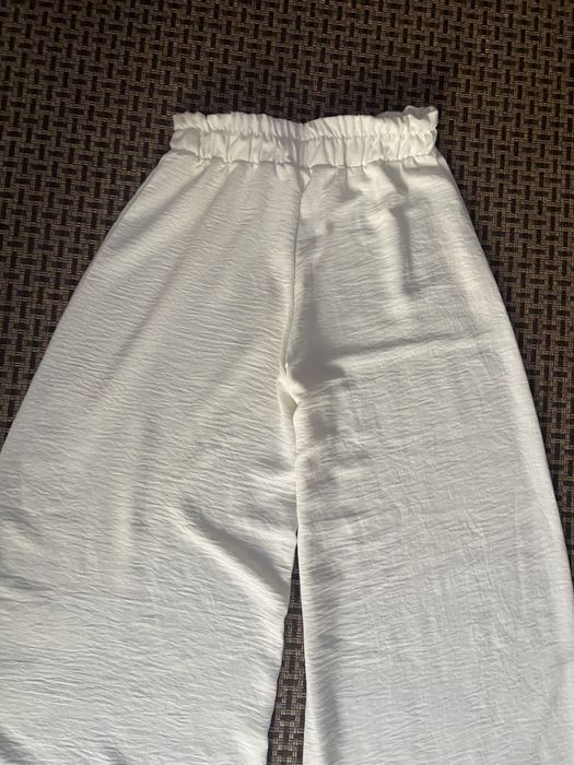 Білий костюм.