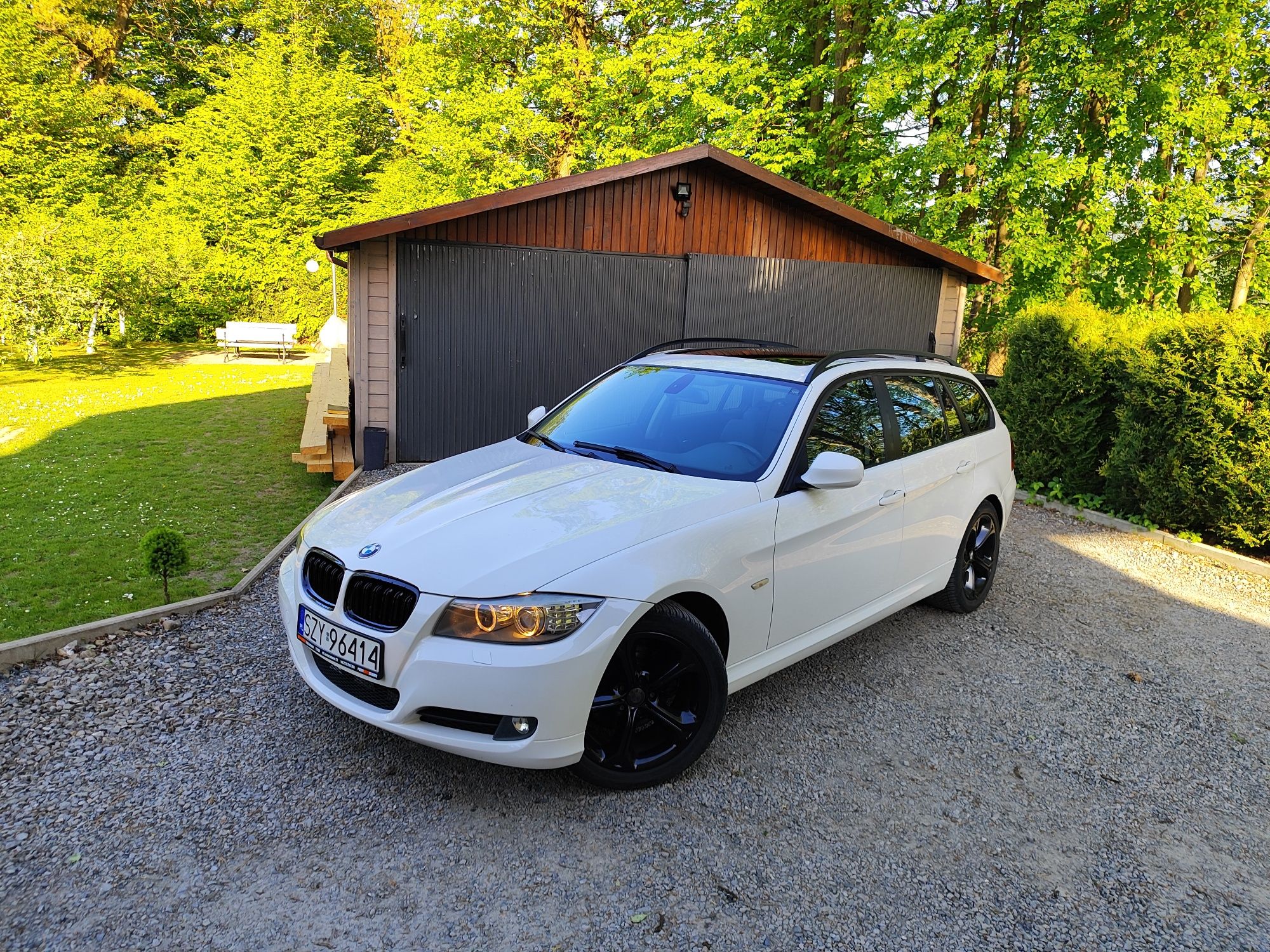 BMW E91 320d XDrive manual Alpinweiss shadowline focal