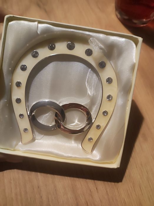 Podkowa do zawieszenia