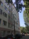 Продам квартиру з ремонтом в новому заселеному домі з парковкою