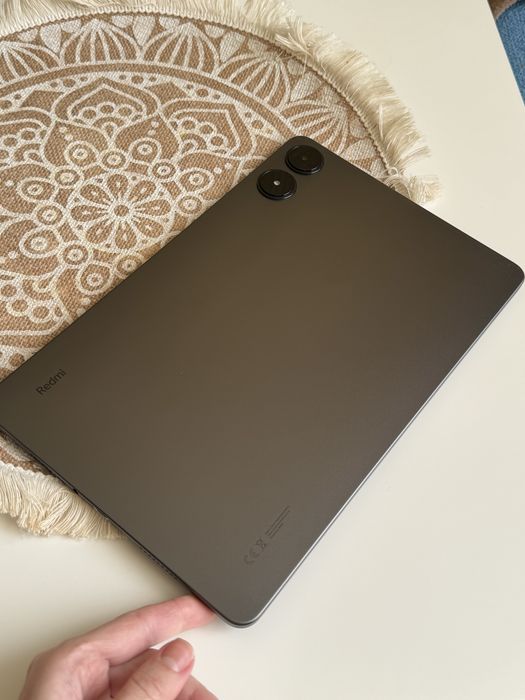 Планшет Xiaomi Redmi Pad Pro 6/128GB у відмінному стані, чохол у подар