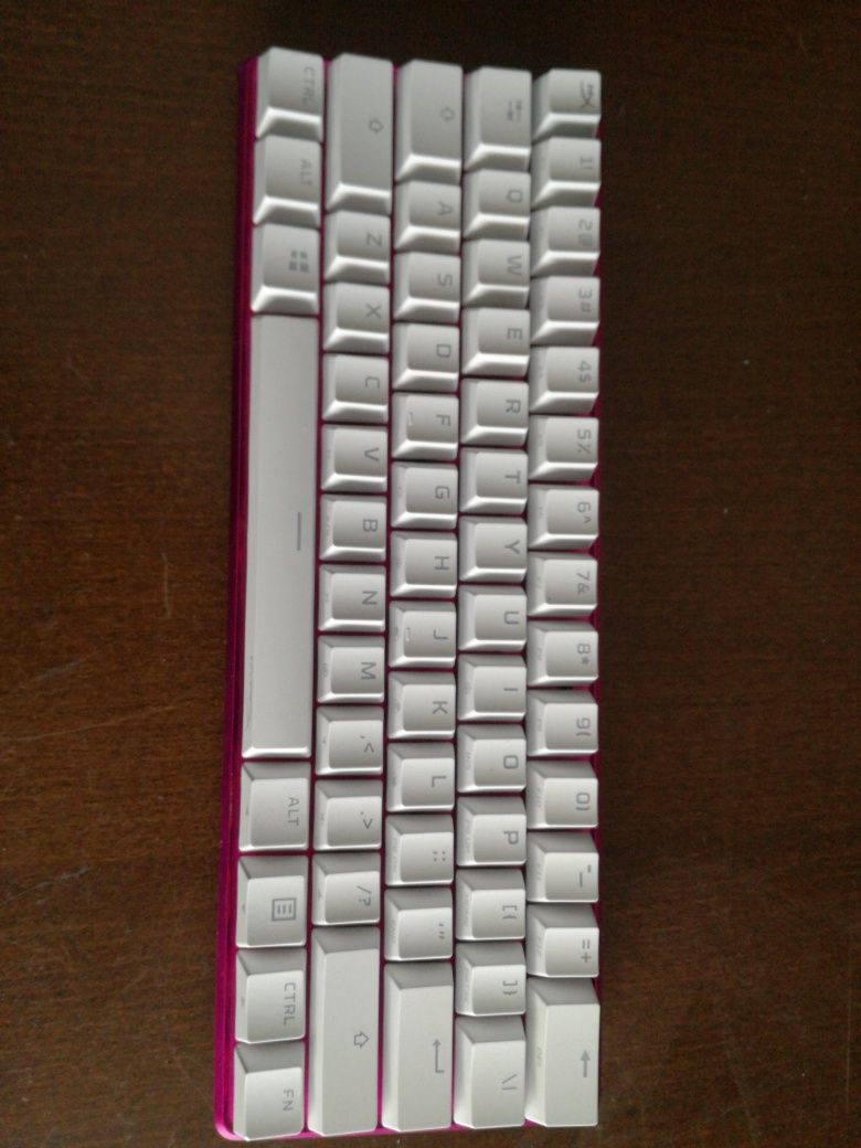 Teclado hyperx Alloy origins 60% white & pink