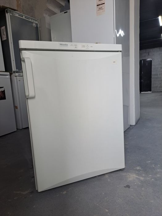 Висока німецька морозильна камера з сухою заморозкою Liebherr Cnep65