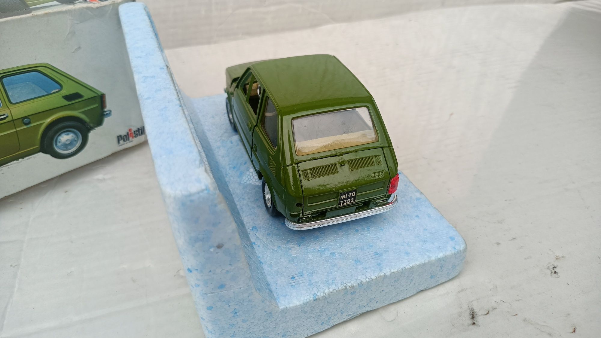 FIAT 126p Maluch Polistil 1:24 model kolekcjonerski stary 1:25 w skali