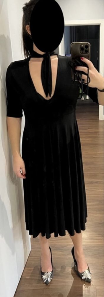 Vestido Zara preto midi com laço no pescoço