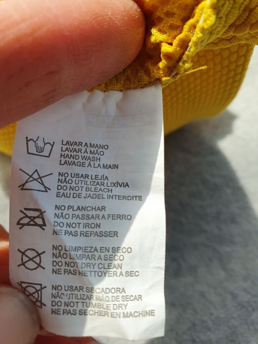Żółta góra od stroju kąpielowego