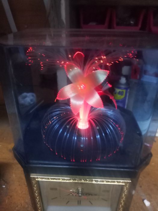 Relógio muito antigo em bom estado