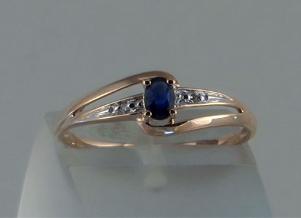 Золотое кольцо с бриллиантами и сапфиром 585 проба р.17,0