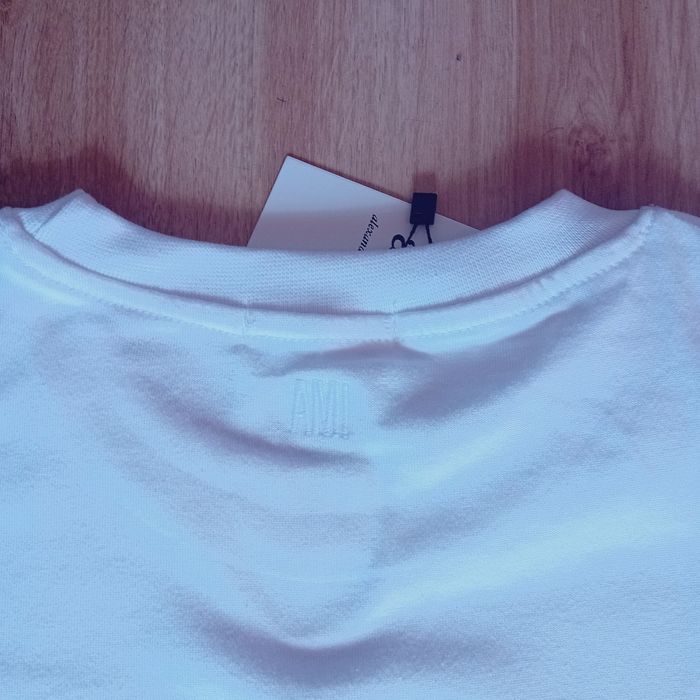 T-Shirts ami paris NOVA com etiqueta 

Tenho várias cores e tamanhos d