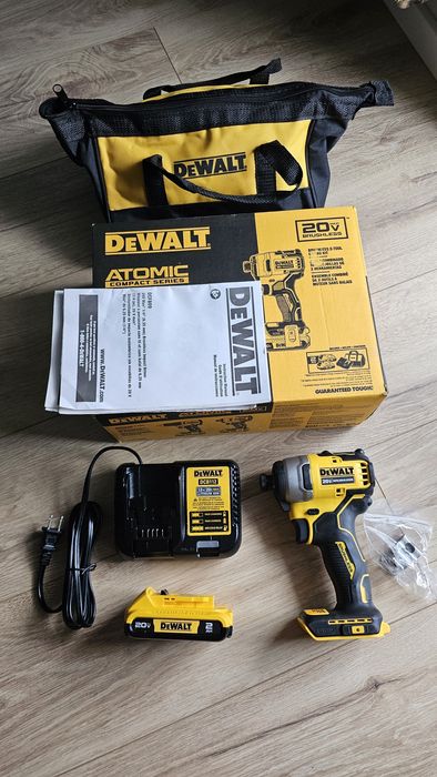 Zakrętarka udarowa DeWalt DCF809 20V zestaw- bateria, ładowarka torba