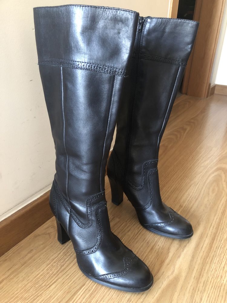 Vendo Botas altas em bom estado