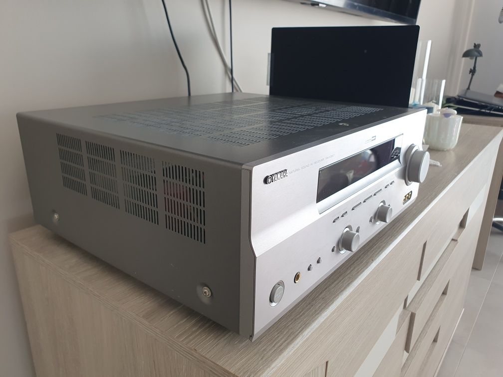 Amplituner wzmacniacz Yamaha RX-V557