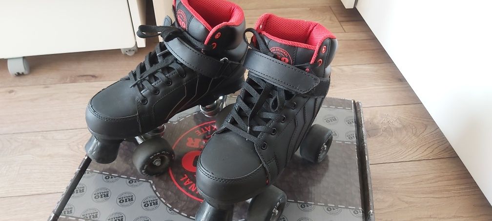 Wrotki Rio Roller Kicks Black rozm. 37 + gratis: zestaw ochraniaczy XS