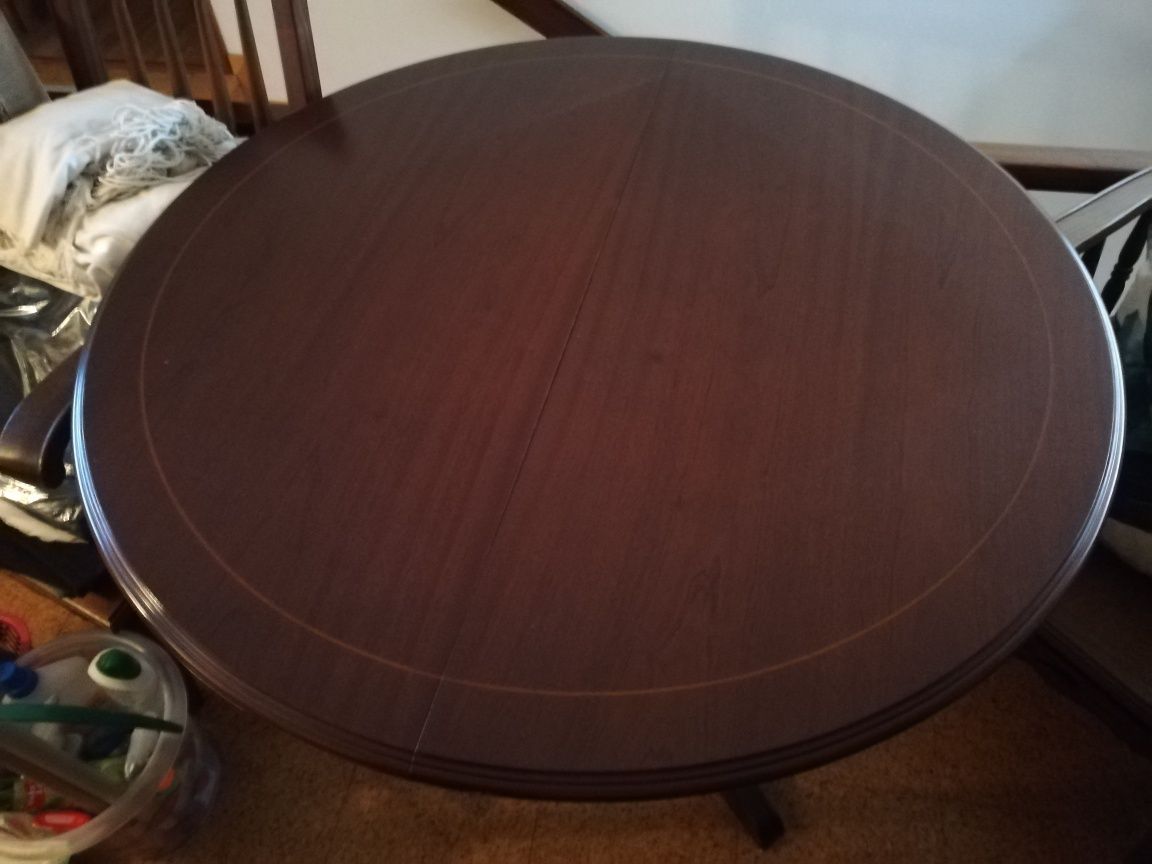 Mesa em Mogno