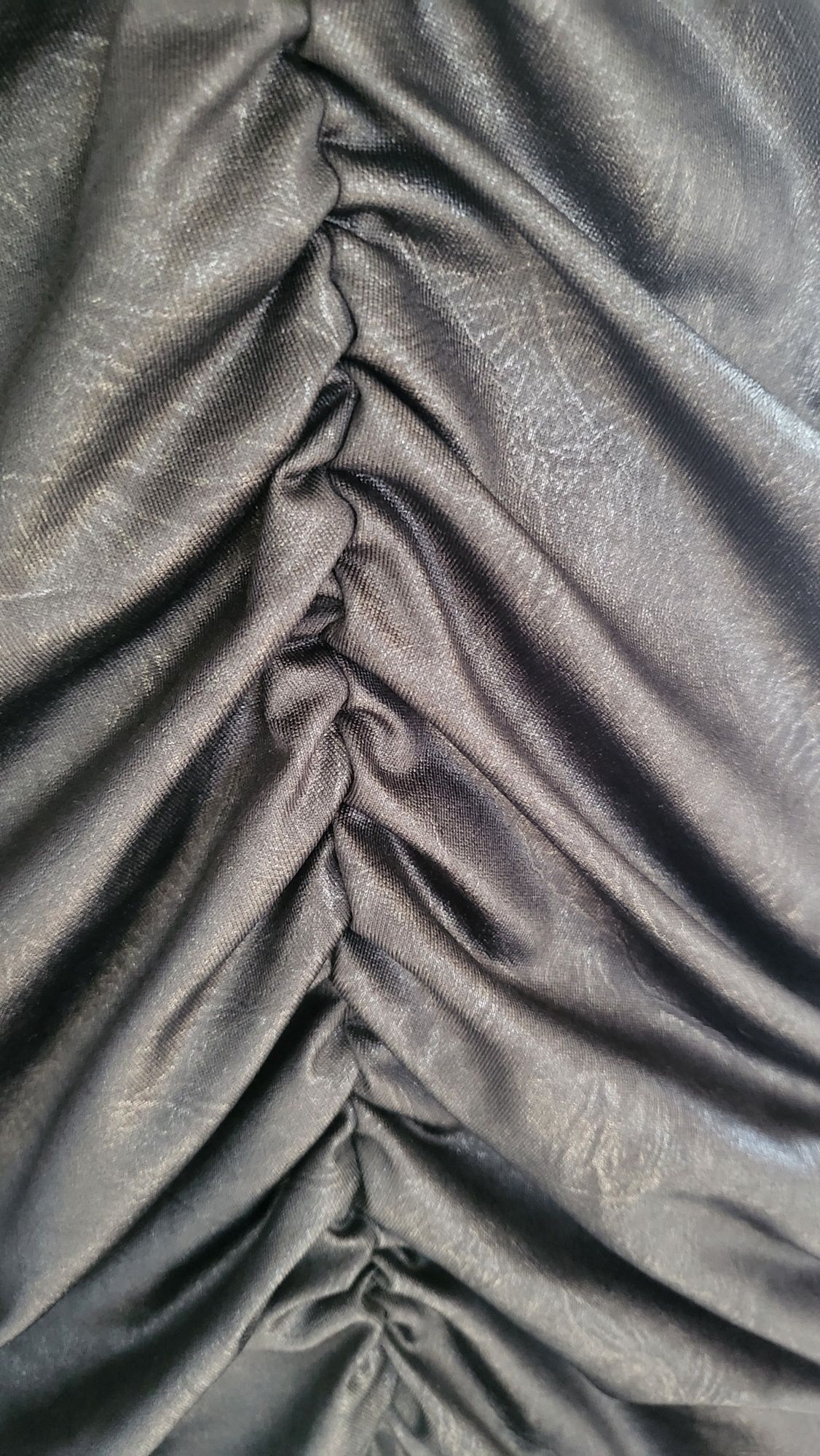 Sukienka ala latex.