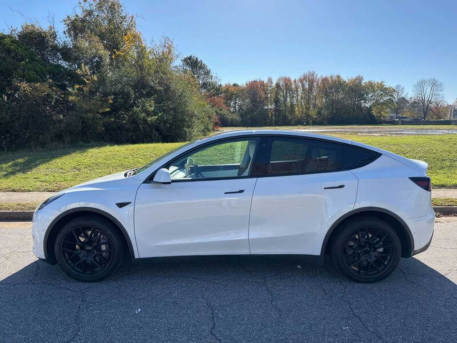 Tesla Model Y Long Range      2022