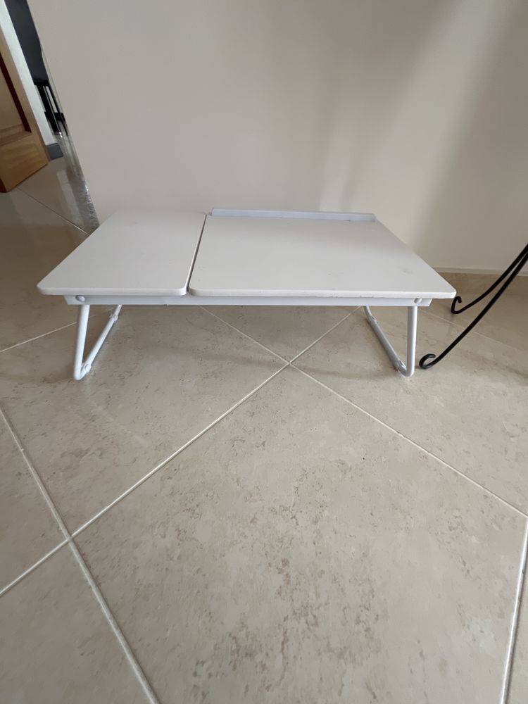 Mesa portatil branca