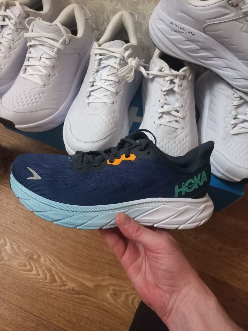 Кросівки для бігу Hoka One One original.