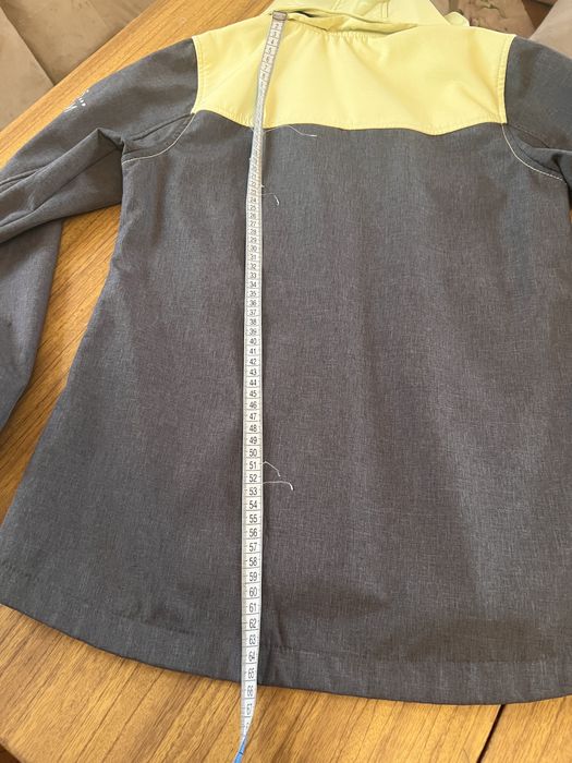 Фірмова куртка ветровка