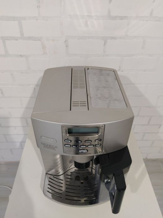 Кофемашина Delonghi 3500, б/у, автомат. капучино. с гарантией 2мес.