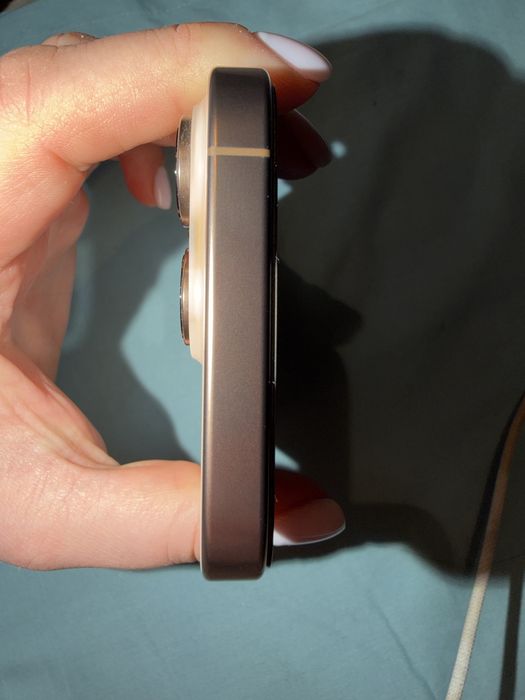iPhone 16 pro 256 Desert Titanium сим карта физическая