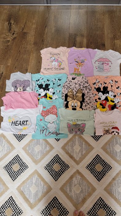 Продам футболочки на девочку