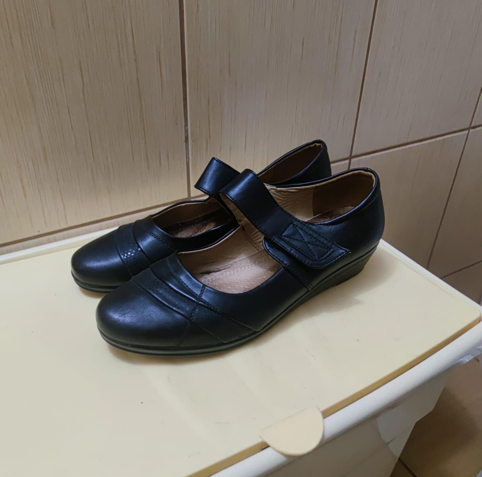 buty damskie 41 czółenka półbuty zapinane na rzepy mokasyny obuwie cza