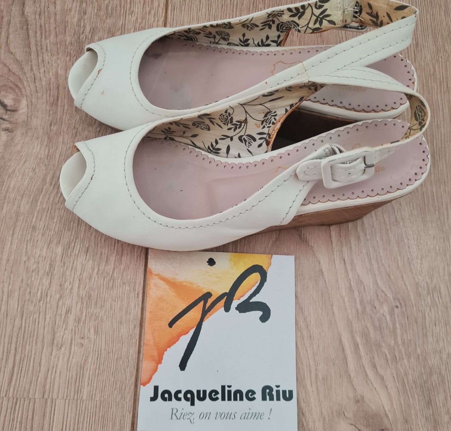 Jacqueline Riu białe sandały na koturnie korek Rozmiar 37/38 ODDAM