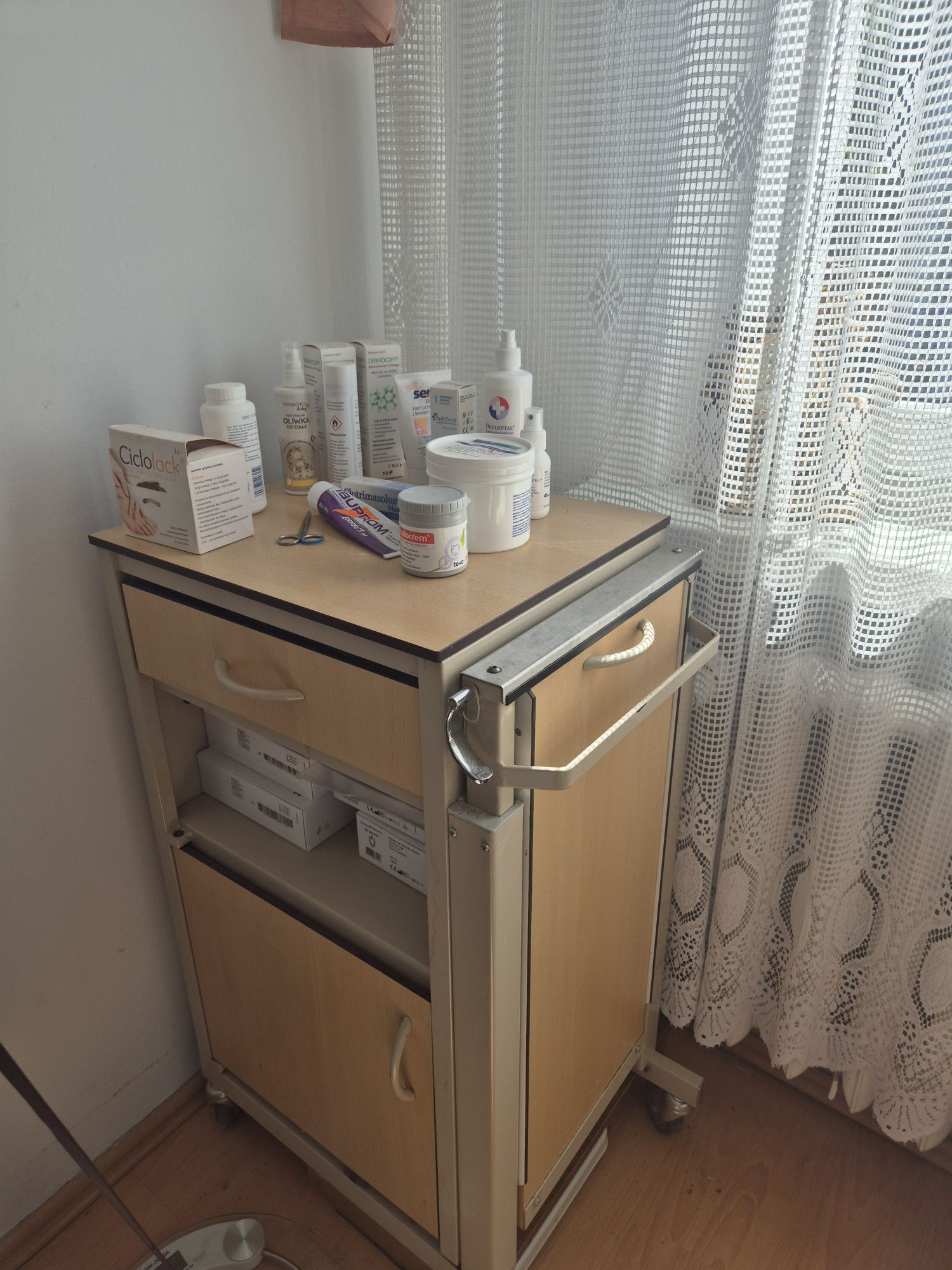Łóżko rehabilitacyjne elektryczne+ szafka
