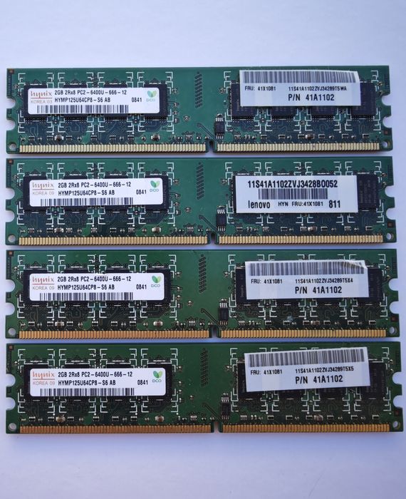 Memória RAM 2G por módulo DDR2 da marca Hynix.