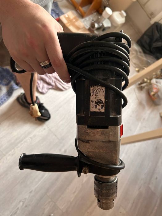 Продам электродрель