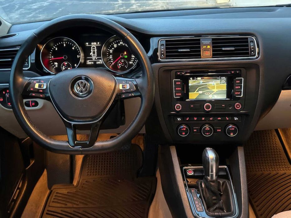 Volkswagen Jetta SEL      2015