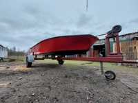 używana łódka wędkarska z przyczepą