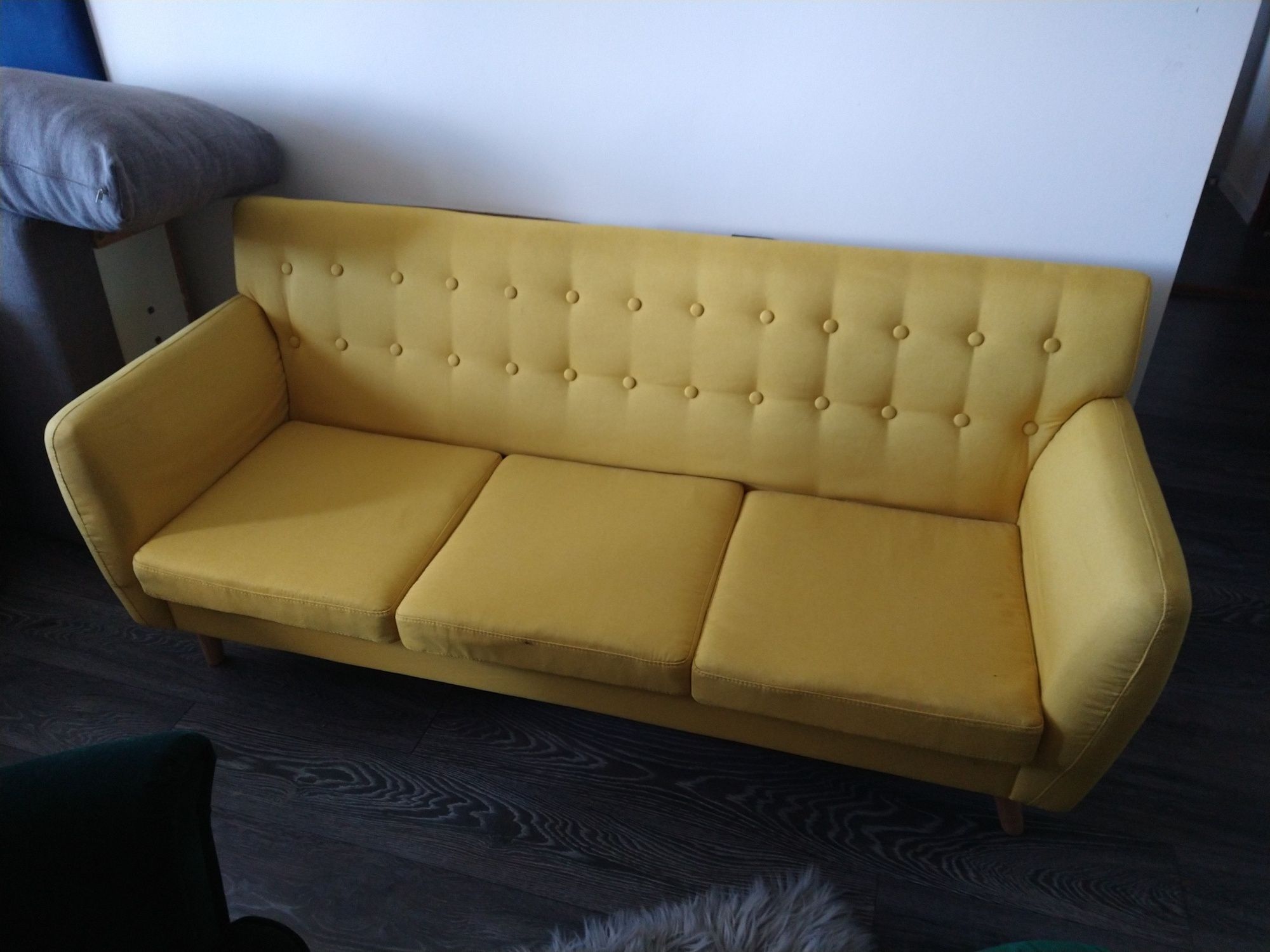 3-osoba żółta sofa pikowana LILIA

Stan bdb
