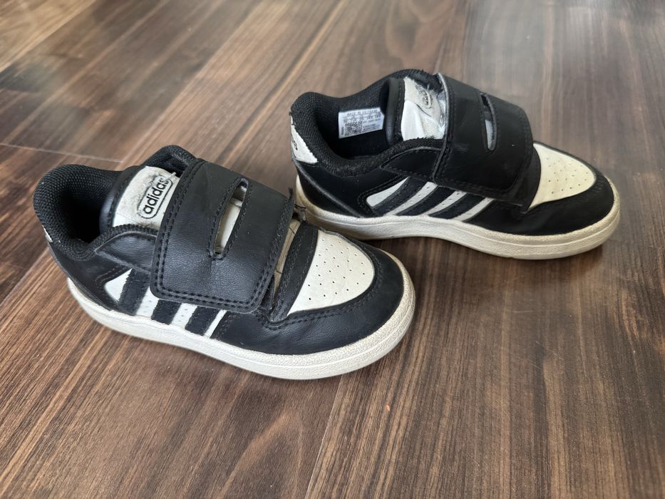 Adidasy dziecięce marki adidas rozm 25 czarno białe