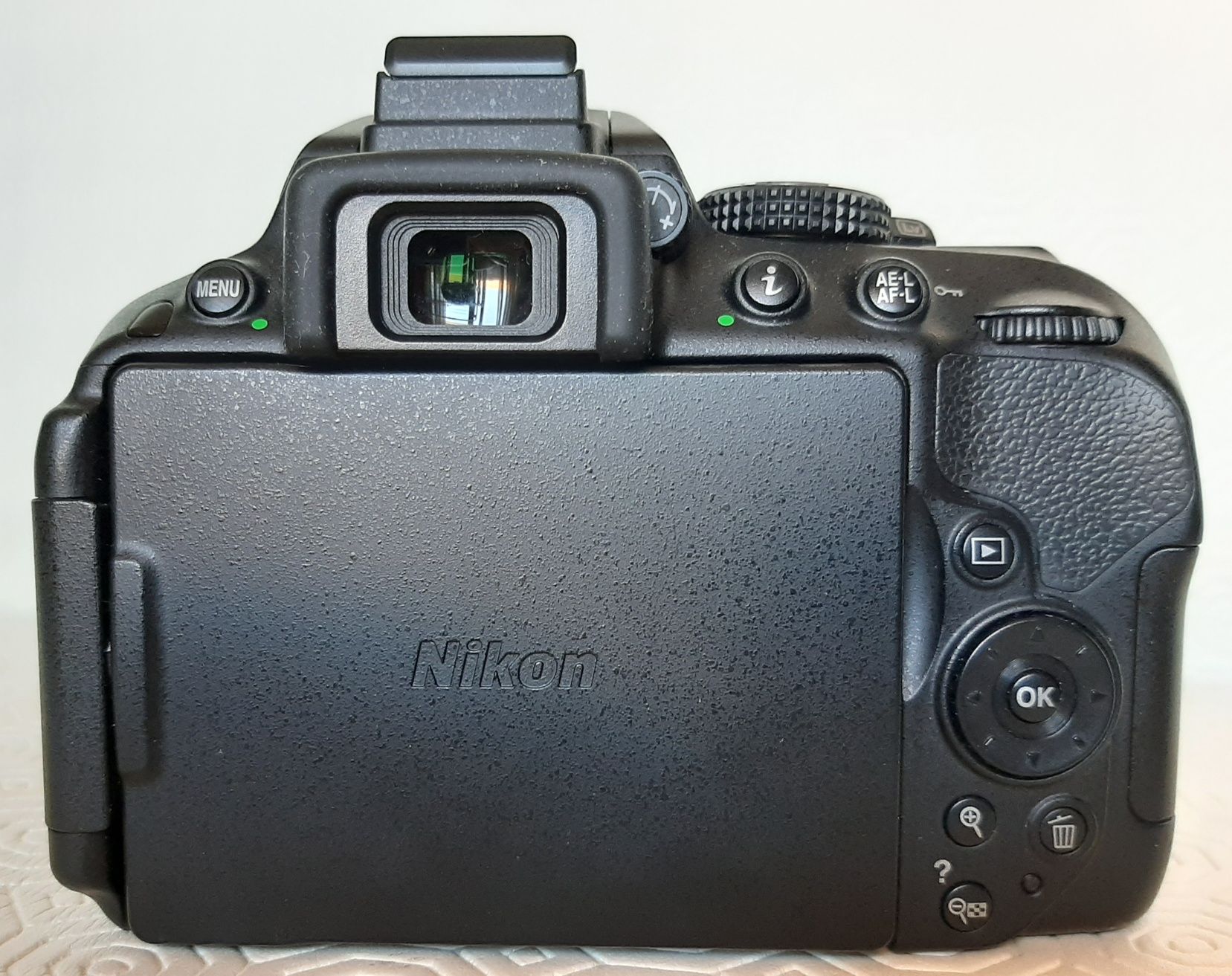 Nikon D5300 com lente 18-55mm VR - NOVA