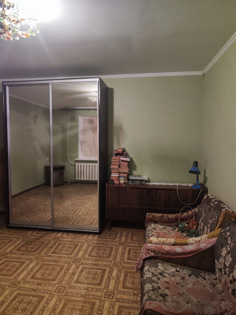 Продаю 2к/кв Соляные Гвардейская 8/9 кирп 54/31/9, мебель,27000