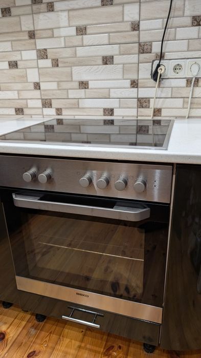 Вбудована електроплита та електродуховка BEKO