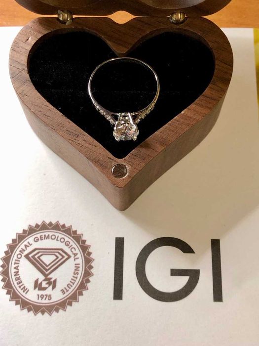 Белое золото 585 с бриллиантом 1.0 карат