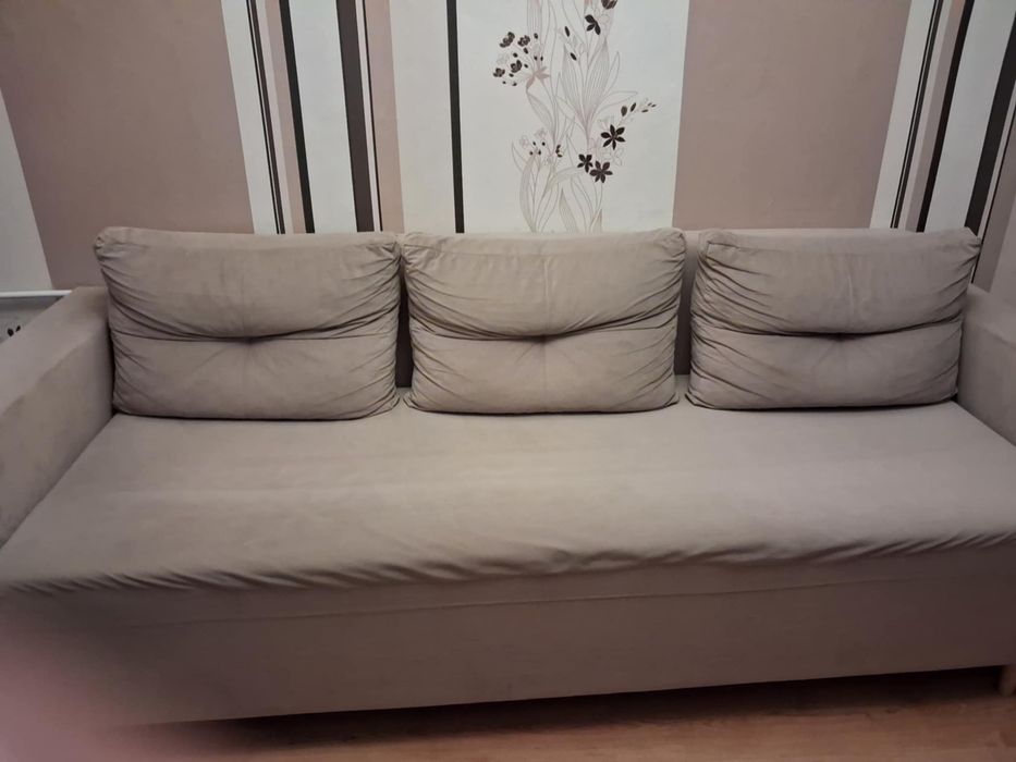 Beżowa kanapa sofa tapczan rozkładana z pojemnikiem na pościel