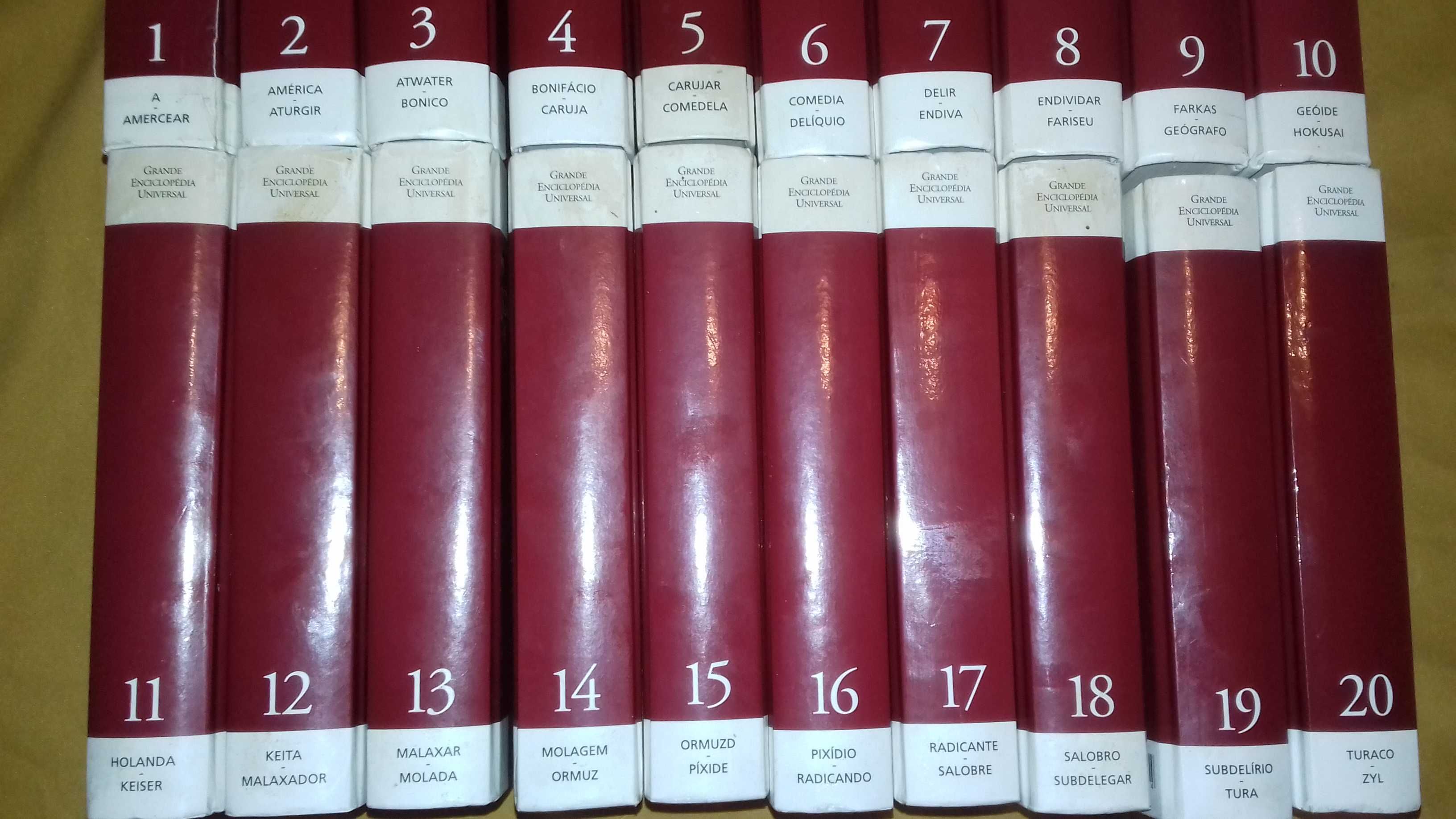 Enciclopédias Universal-20 e Camilo Castelo Branco-12