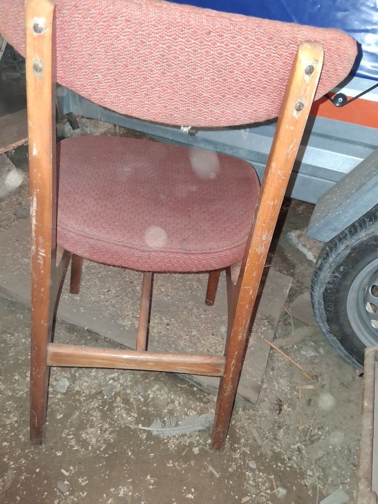 Krzesla prl tapicerowane