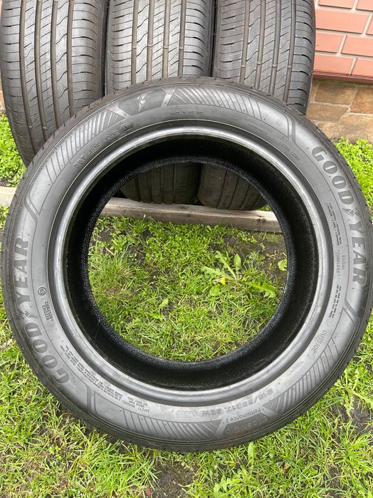 Шини. . 215/55/17