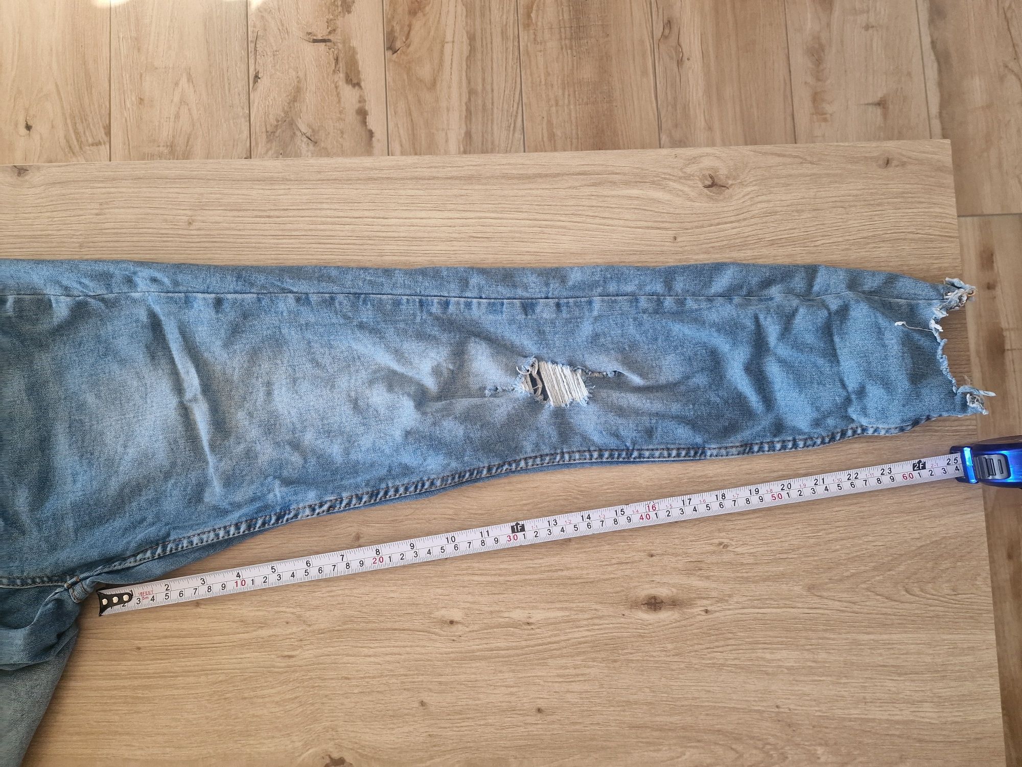 Jeans z przetarciami