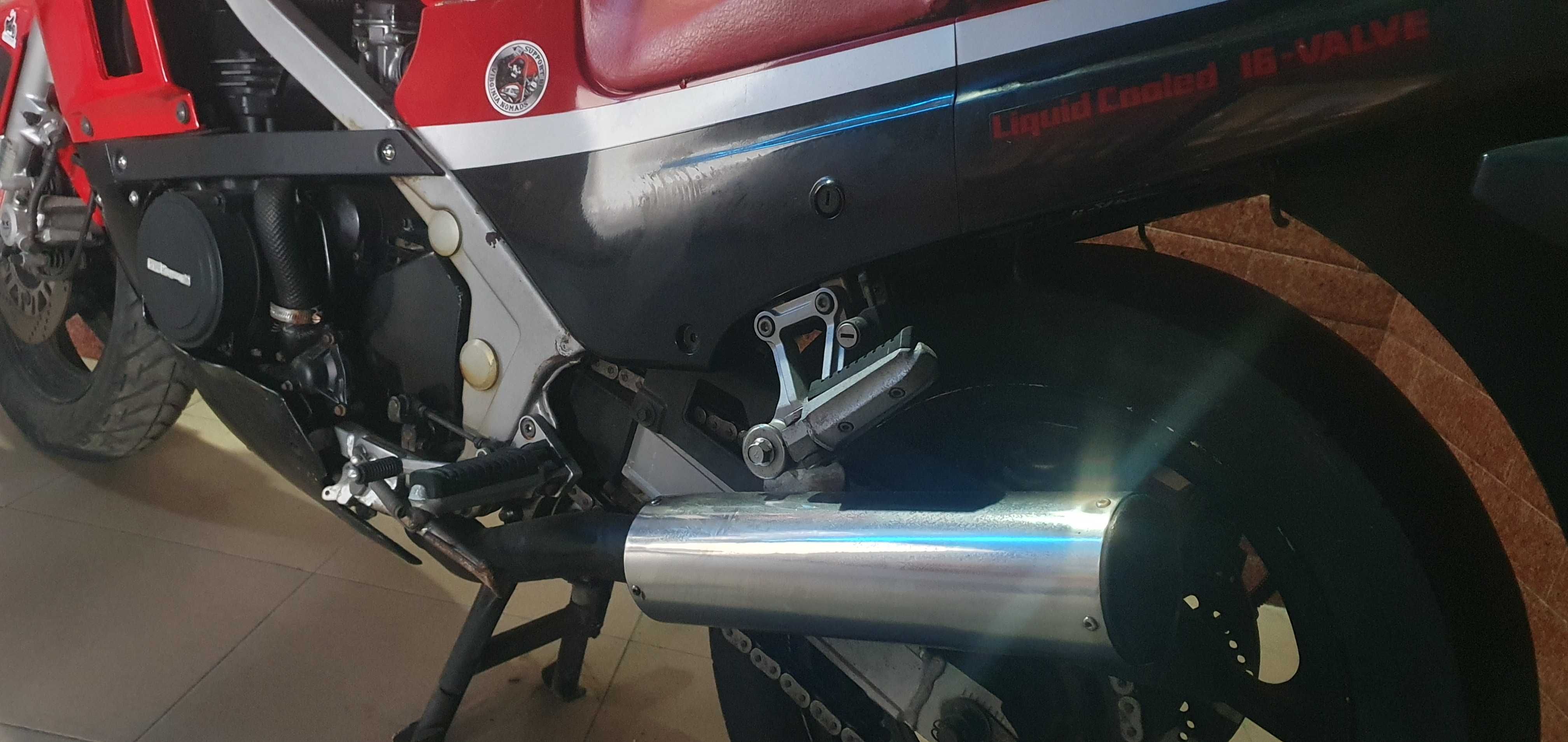 Moto clássica Kawasaki GPZ 600 R (Ninja)