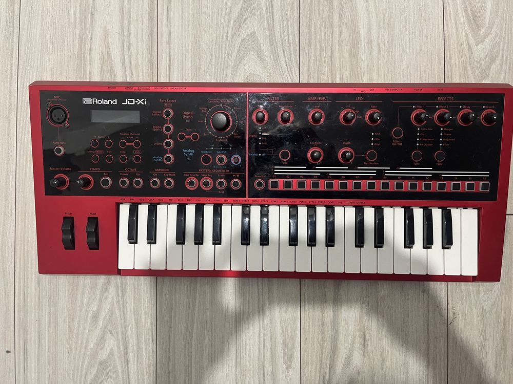 Roland JD-XI syntezator