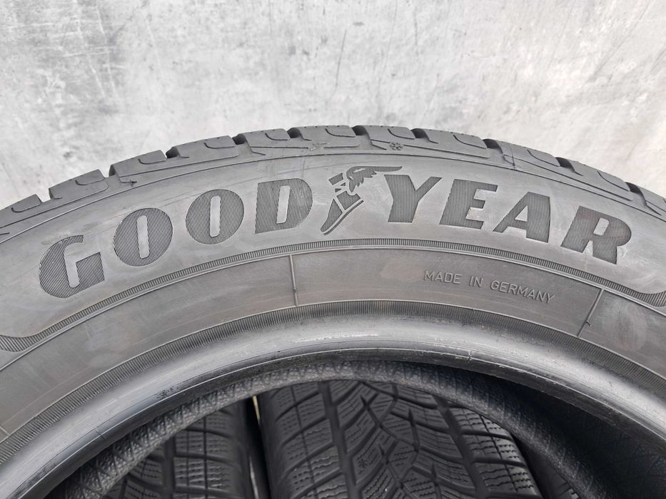 Резина зимова, Good Year Ultra Grip Performance + 235\55 R17