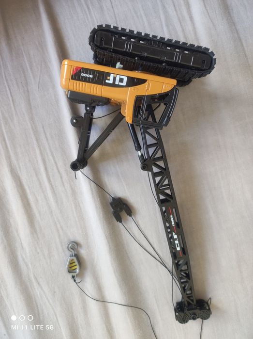 Dźwig żuraw metalowy maszyna budowlana z światłem na baterie j.nowy